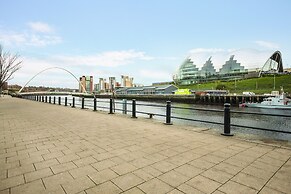 Ramada Encore by Wyndham Newcastle-Gateshead