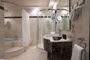 Awaliv Hotel