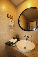 Hanoi House Hostel & Travel