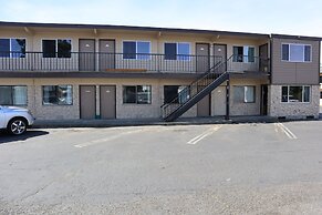 Silver Sands Motel