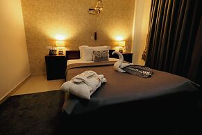 Sunlodge Hotel