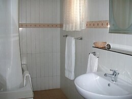 Rayporsh Hotel