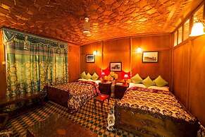 Swan Group Of Houseboats