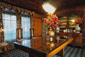 Swan Group Of Houseboats