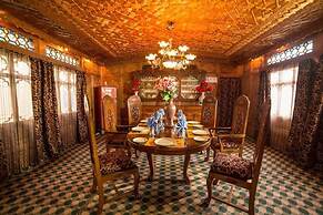 Swan Group Of Houseboats