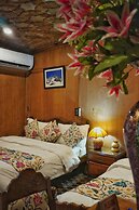 Swan Group Of Houseboats