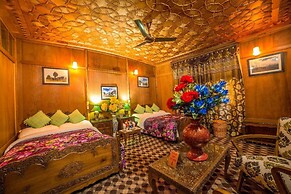 Swan Group Of Houseboats