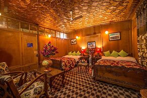 Swan Group Of Houseboats