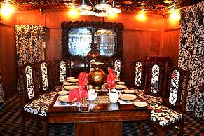 Swan Group Of Houseboats