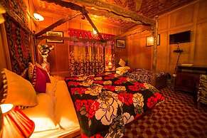 Swan Group Of Houseboats