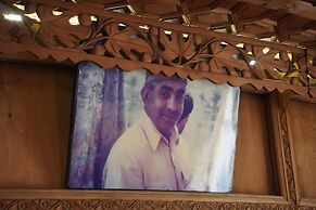 Swan Group Of Houseboats