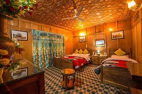 Swan Group Of Houseboats