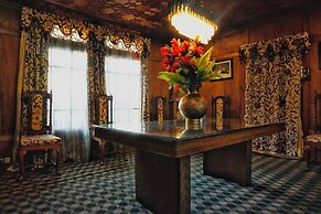 Swan Group Of Houseboats