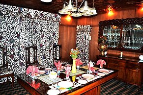 Swan Group Of Houseboats