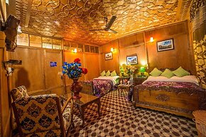 Swan Group Of Houseboats