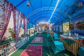 Swan Group Of Houseboats