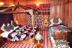 Swan Group Of Houseboats