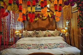 Swan Group Of Houseboats