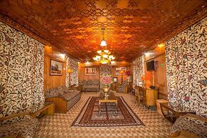 Swan Group Of Houseboats