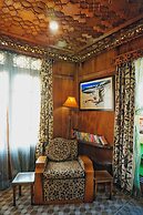 Swan Group Of Houseboats