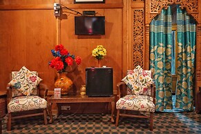 Swan Group Of Houseboats