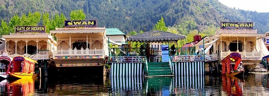 Swan Group Of Houseboats