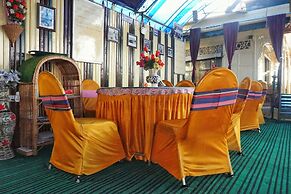 Swan Group Of Houseboats