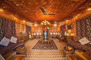 Swan Group Of Houseboats