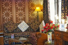 Swan Group Of Houseboats