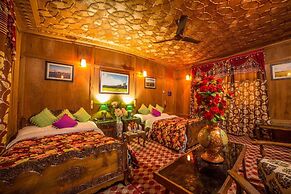 Swan Group Of Houseboats