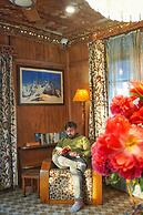 Swan Group Of Houseboats