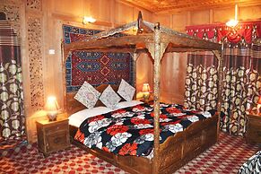 Swan Group Of Houseboats