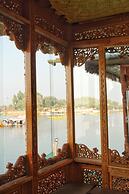 Swan Group Of Houseboats