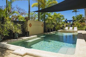 City Plaza Apartments