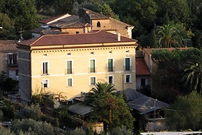 Villa Euchelia Resort