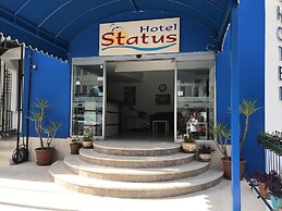 Status Hotel