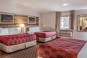 Econo Lodge Inn & Suites Madras