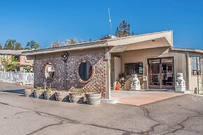 Econo Lodge Inn & Suites Madras