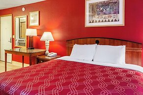 Econo Lodge Inn & Suites Madras