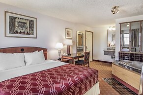 Econo Lodge Inn & Suites Madras