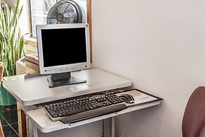 Econo Lodge Inn & Suites Madras