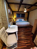 Captain Pips Marina & Hideaway