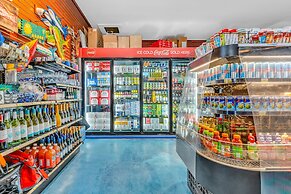 Captain Pips Marina & Hideaway