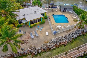 Captain Pips Marina & Hideaway