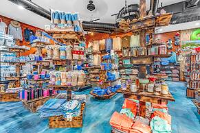 Captain Pips Marina & Hideaway