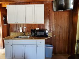 Captain Pips Marina & Hideaway