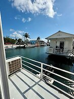 Captain Pips Marina & Hideaway