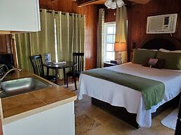 Captain Pips Marina & Hideaway