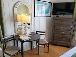 Captain Pips Marina & Hideaway