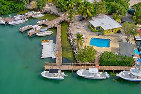 Captain Pips Marina & Hideaway